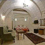 Risus Cave *