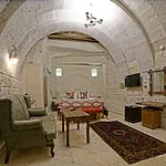 Risus Cave