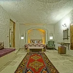 Risus Cave *