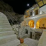 Risus Cave Homestay *