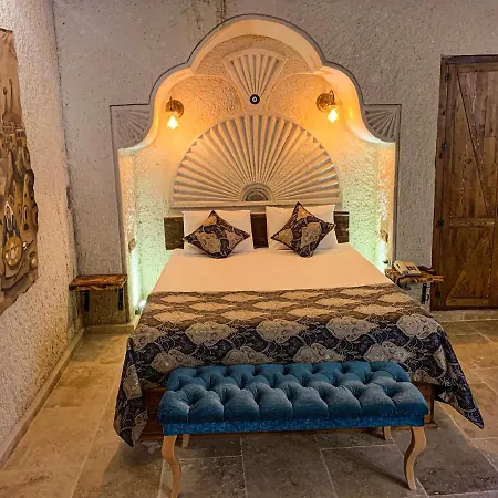Risus Cave Hotel 2*