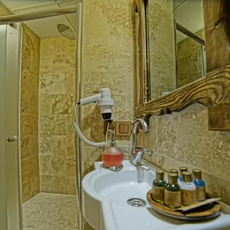 Hotel Risus Cave 2*