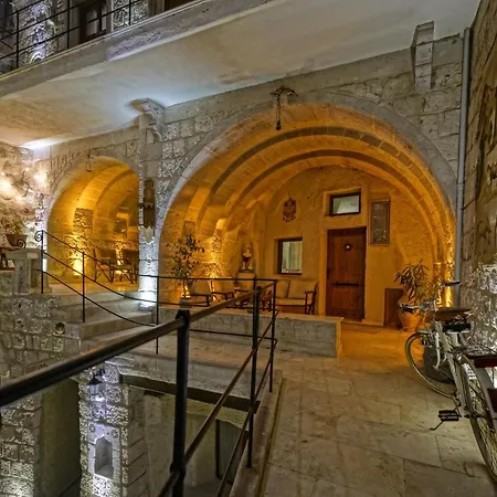 Risus Cave Hotel 2*