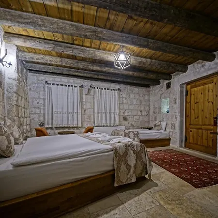 Risus Cave