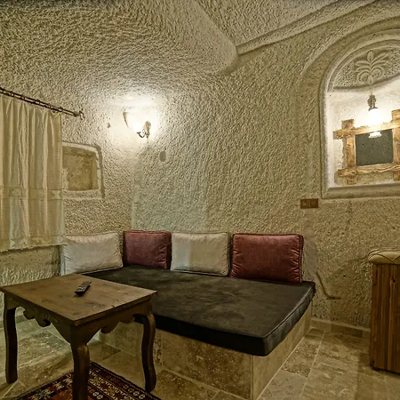 Risus Cave Homestay *