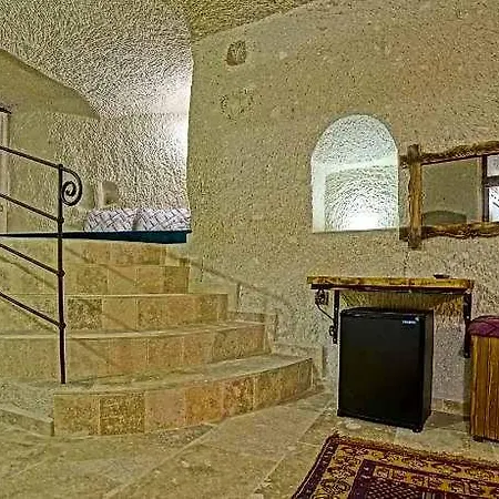 Risus Cave