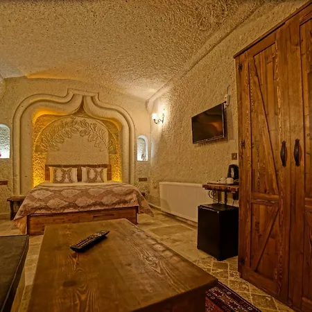 Risus Cave Homestay *