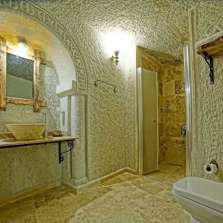 Risus Cave Hotel 2*