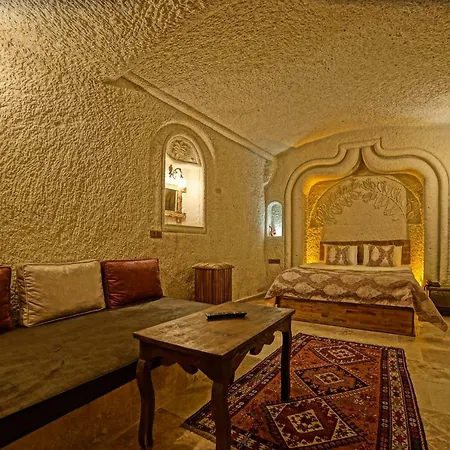 Risus Cave Homestay *