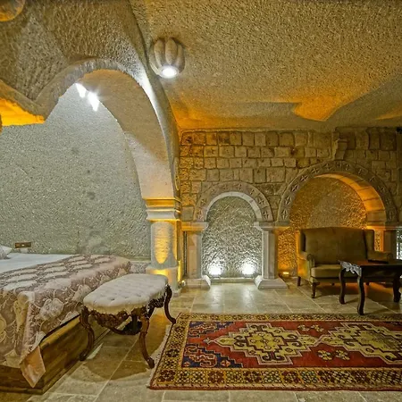 Risus Cave Hotel 2*