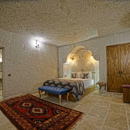 Risus Cave Hotel