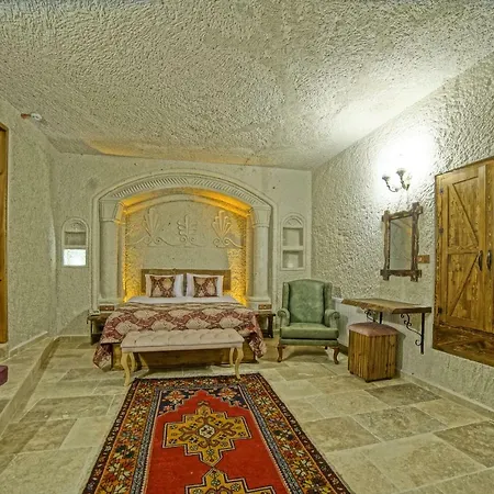 Risus Cave 2*