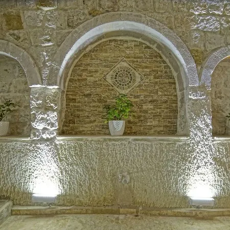 Risus Cave Hotel 2*