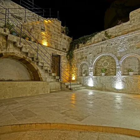 Risus Cave Hotel 2*