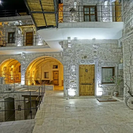 Risus Cave Hotel 2*