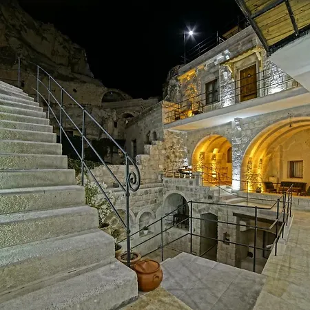 Risus Cave Hotel 2*