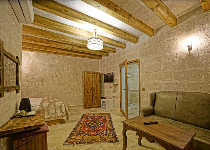 Risus Cave Homestay *