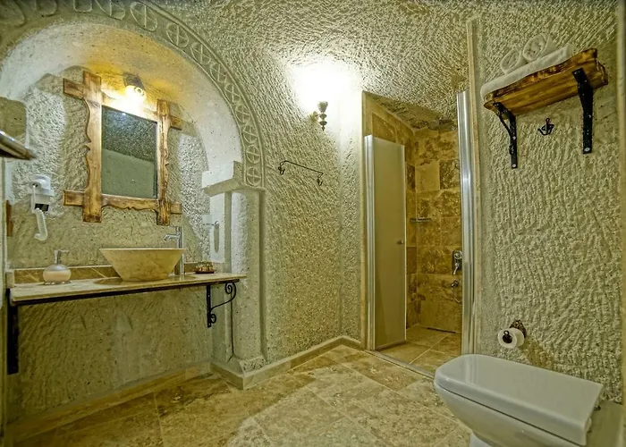 Risus Cave Homestay *